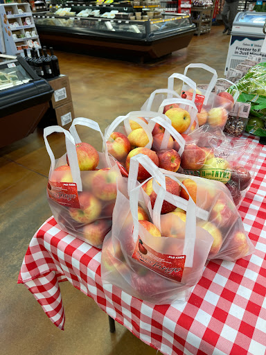 Grocery Store «Fresh Thyme Farmers Market - Kirkwood MO», reviews and photos, 1018 N Kirkwood Rd, Kirkwood, MO 63122, USA