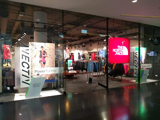 Läden, um Sportjacken für Damen zu kaufen Frankfurt