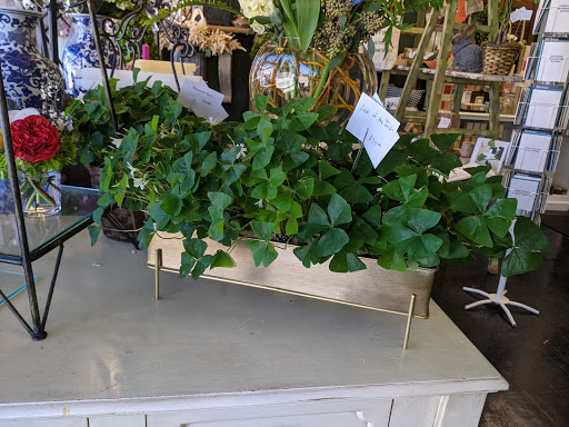 Florist «Sidelines Custom Floral Designs, Inc», reviews and photos, 511 E 135th St, Kansas City, MO 64145, USA