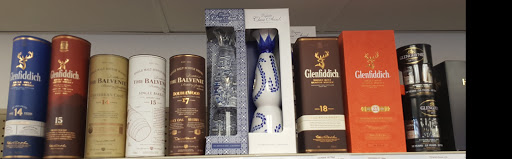 Liquor Store «OMG Liquor & Wine», reviews and photos, 302 N Bridge St, Yorkville, IL 60560, USA