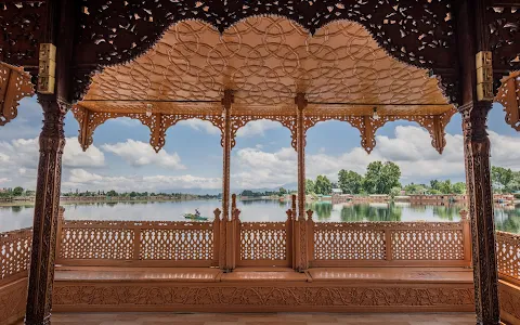 Floating Heaven Best Houseboat In Srinagar image