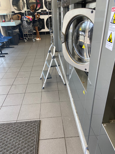 Laundromat «Family Wash Day», reviews and photos, 212 N Philadelphia Blvd, Aberdeen, MD 21001, USA