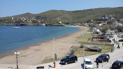 Livadhi beach'in fotoğrafı geniş ile birlikte
