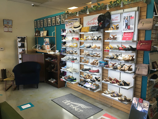 Tenni-Moc's Shoe Store