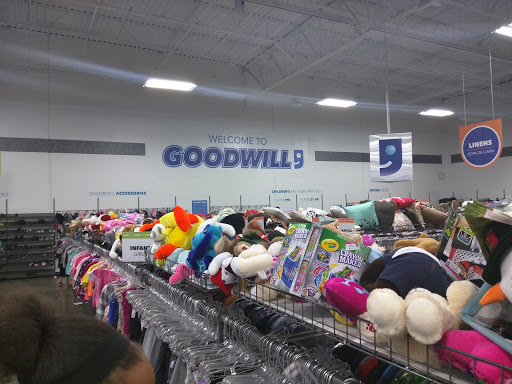 Thrift Store «Pebble Creek Goodwill Retail Store & Donation Center», reviews and photos, 15433 W McDowell Rd, Goodyear, AZ 85395, USA