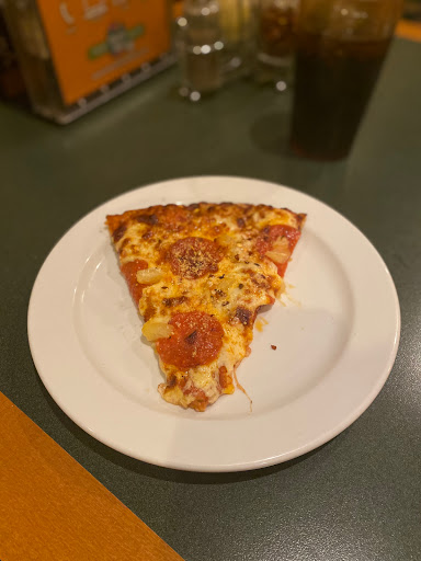 Pizza Restaurant «Round Table Pizza - University Place, WA», reviews and photos, 7011 27th St W, University Place, WA 98466, USA