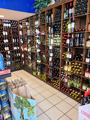 Produce Market «Pasadena Produce & Deli», reviews and photos, 6801 Gulfport Blvd S # 1, South Pasadena, FL 33707, USA