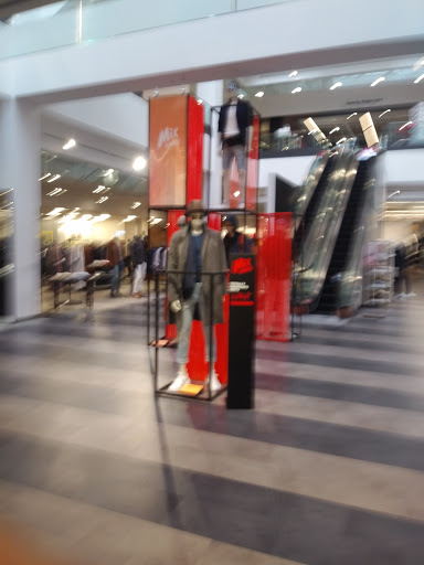 Shopping Mall «Beverly Center», reviews and photos, 8500 Beverly Blvd, Los Angeles, CA 90048, USA