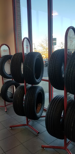 Tire Shop «Discount Tire Store - Littleton, CO», reviews and photos, 2307 W Belleview Ave, Littleton, CO 80120, USA