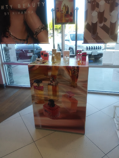 Cosmetics Store «Ulta Beauty», reviews and photos, 257 E 17th St, Costa Mesa, CA 92627, USA