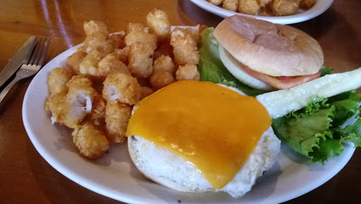 Bar & Grill «Snug Harbor Bar and Grill», reviews and photos, 5001 SW Hwy 101, Lincoln City, OR 97367, USA