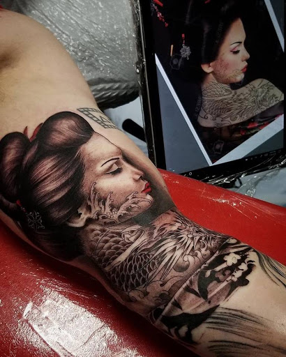 Explore skull and crossbones tattoo ideas, creative tattoo ideas in Anchorage, available at SDITATTOO, LLC