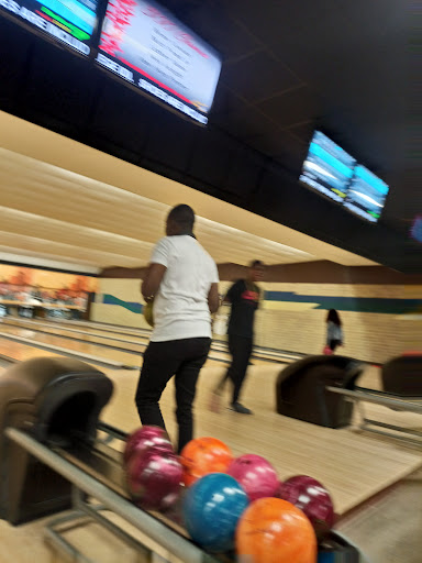 Bowling Alley «Buffaloe Lanes North Family Bowling Center», reviews and photos, 5900 Oak Forest Dr, Raleigh, NC 27616, USA