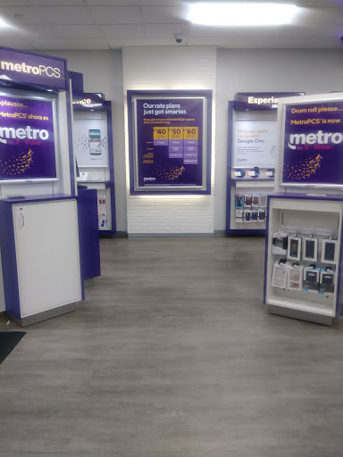 Cell Phone Store «MetroPCS Corporate Store», reviews and photos, 818 E Abram St, Arlington, TX 76010, USA