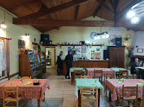 Atmosphère du Restaurant Auberge Jolibois à Saint-Méard-de-Gurçon - n°7