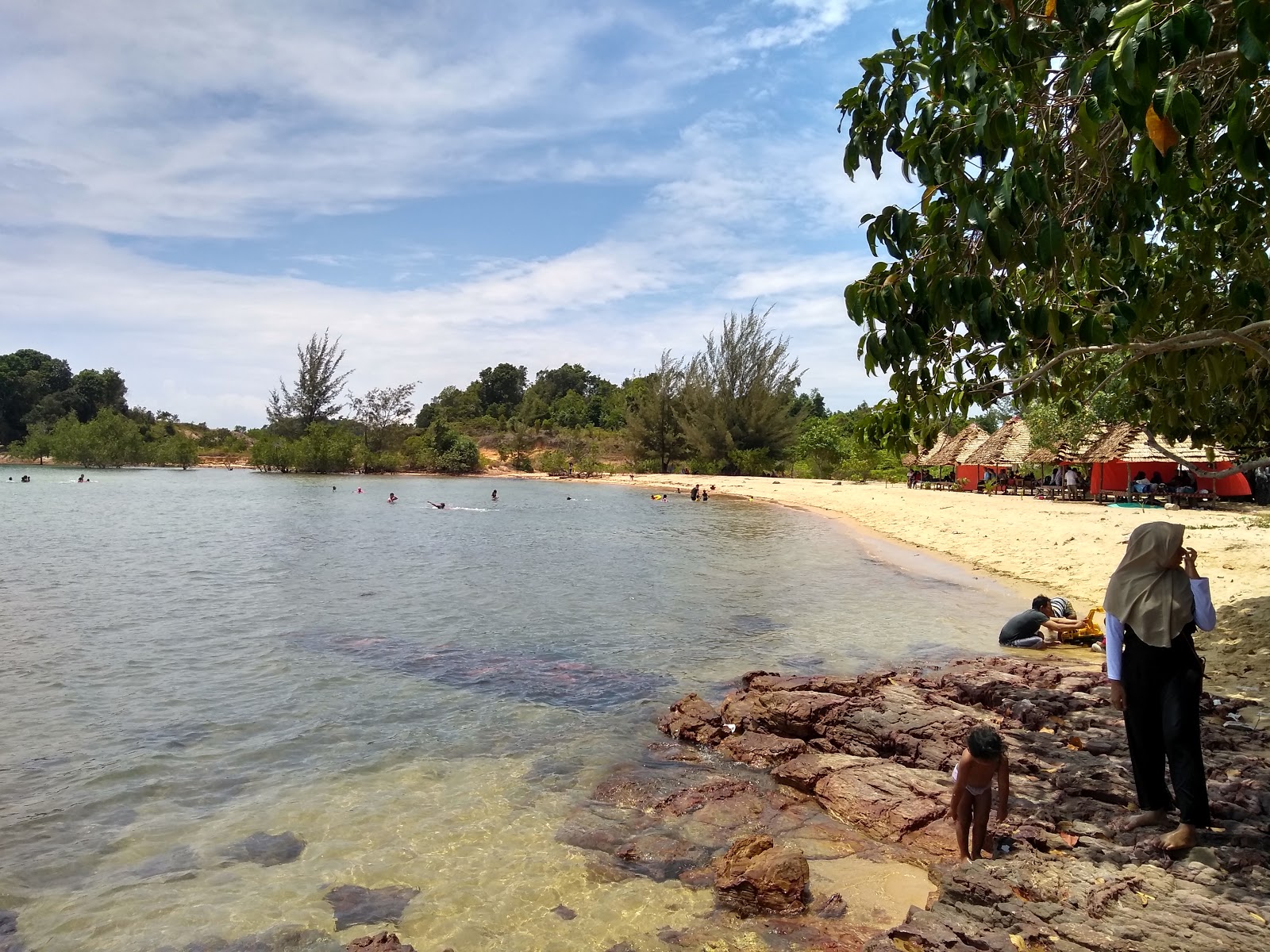 Foto von Elyora Beach mit beiger sand Oberfläche