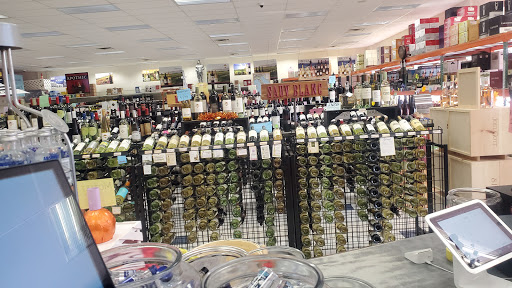 Liquor Store «Ives Road Wine & Spirits», reviews and photos, 20 Ives Rd # 103A, Wallingford, CT 06492, USA