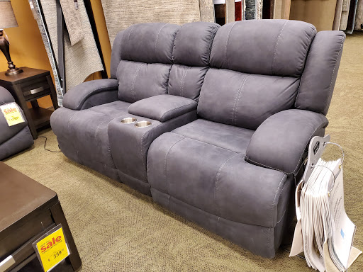 Furniture Store «Raymour & Flanigan Furniture and Mattress Store», reviews and photos, 1645 Broadhollow Rd, Farmingdale, NY 11735, USA