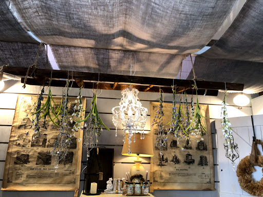 Trader Maes Decor & Artist Market, 2001 Rock Springs Rd, Apopka, FL 32712, USA, 