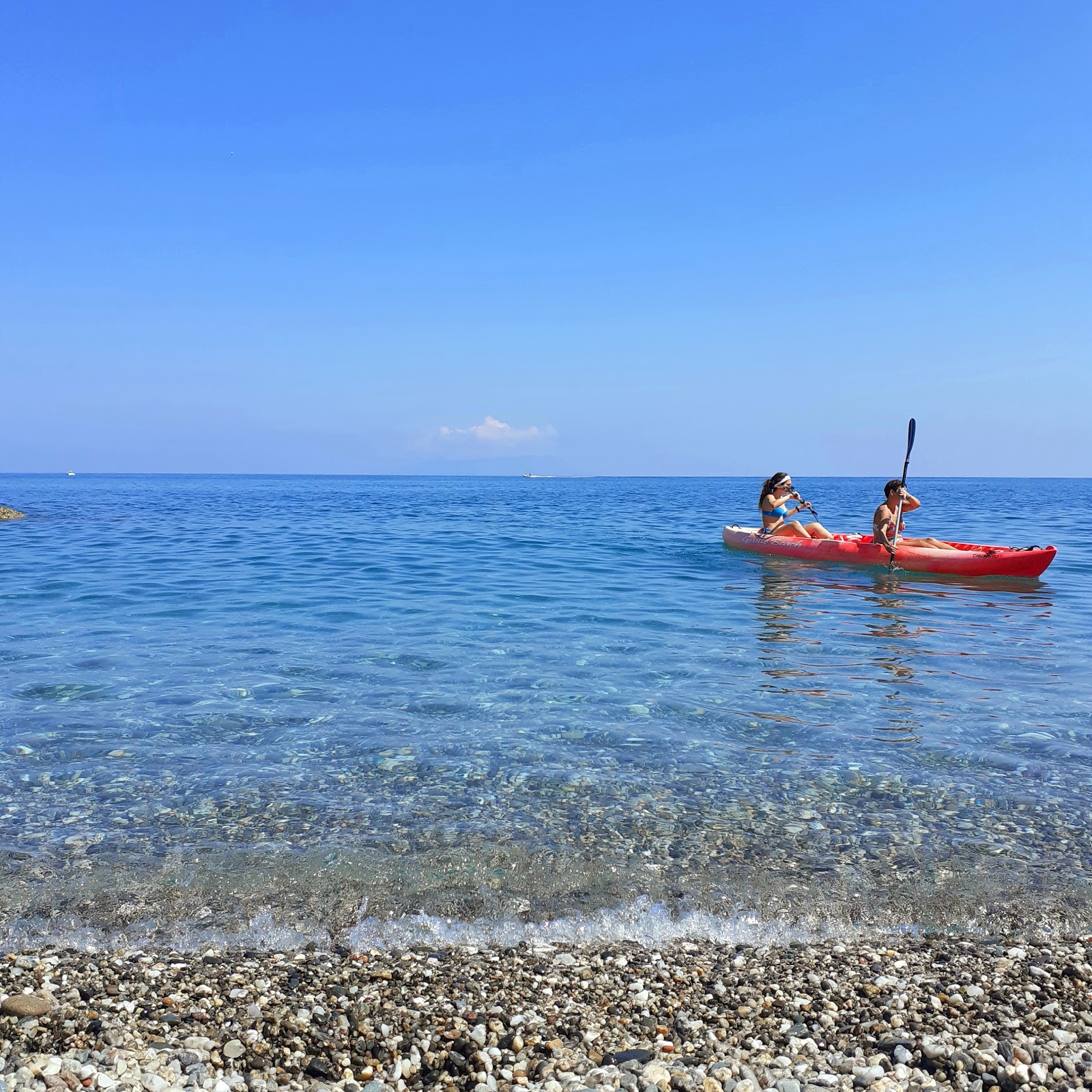 Fotografie cu Spiaggia Grotte di Mongiove - recomandat pentru călătorii în familie cu copii