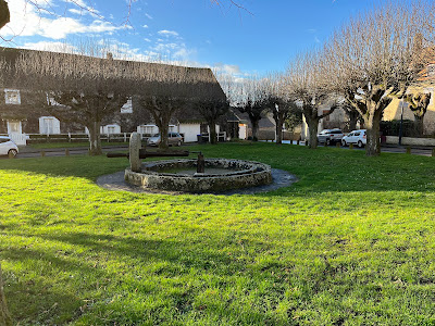 Place du Colombier à Blandy