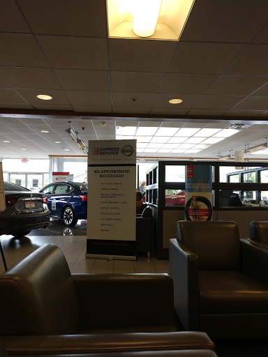 Used Car Dealer «McGrath Nissan», reviews and photos, 945 E Chicago St, Elgin, IL 60120, USA