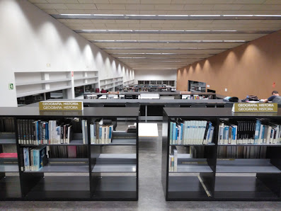 Biblioteca Pública de Mendillorri C. Concejo de Sarriguren, 3, 31016 Pamplona, Navarra, España