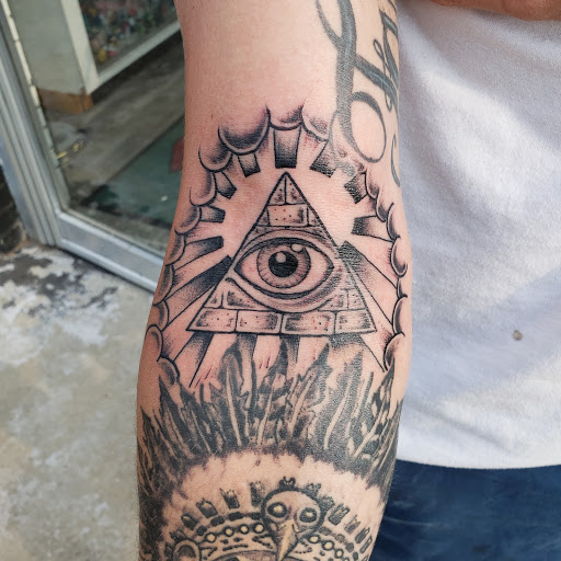 Tattoo Shop «Diamond Thieves Body Piercing and Tattoo», reviews and photos, 1060 Patton Ave, Asheville, NC 28806, USA