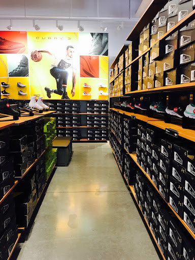 Shopping Mall «Gloucester Premium Outlets», reviews and photos, 100 Premium Outlets Dr, Blackwood, NJ 08012, USA