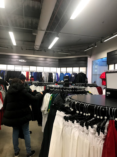 Sporting Goods Store «Nike Clearance Store», reviews and photos, 40-24 College Point Blvd, Flushing, NY 11354, USA