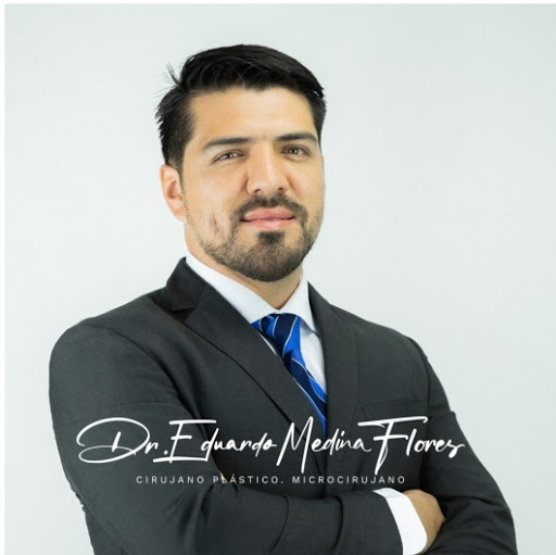 Dr. Eduardo Medina Flores, Cirujano plástico