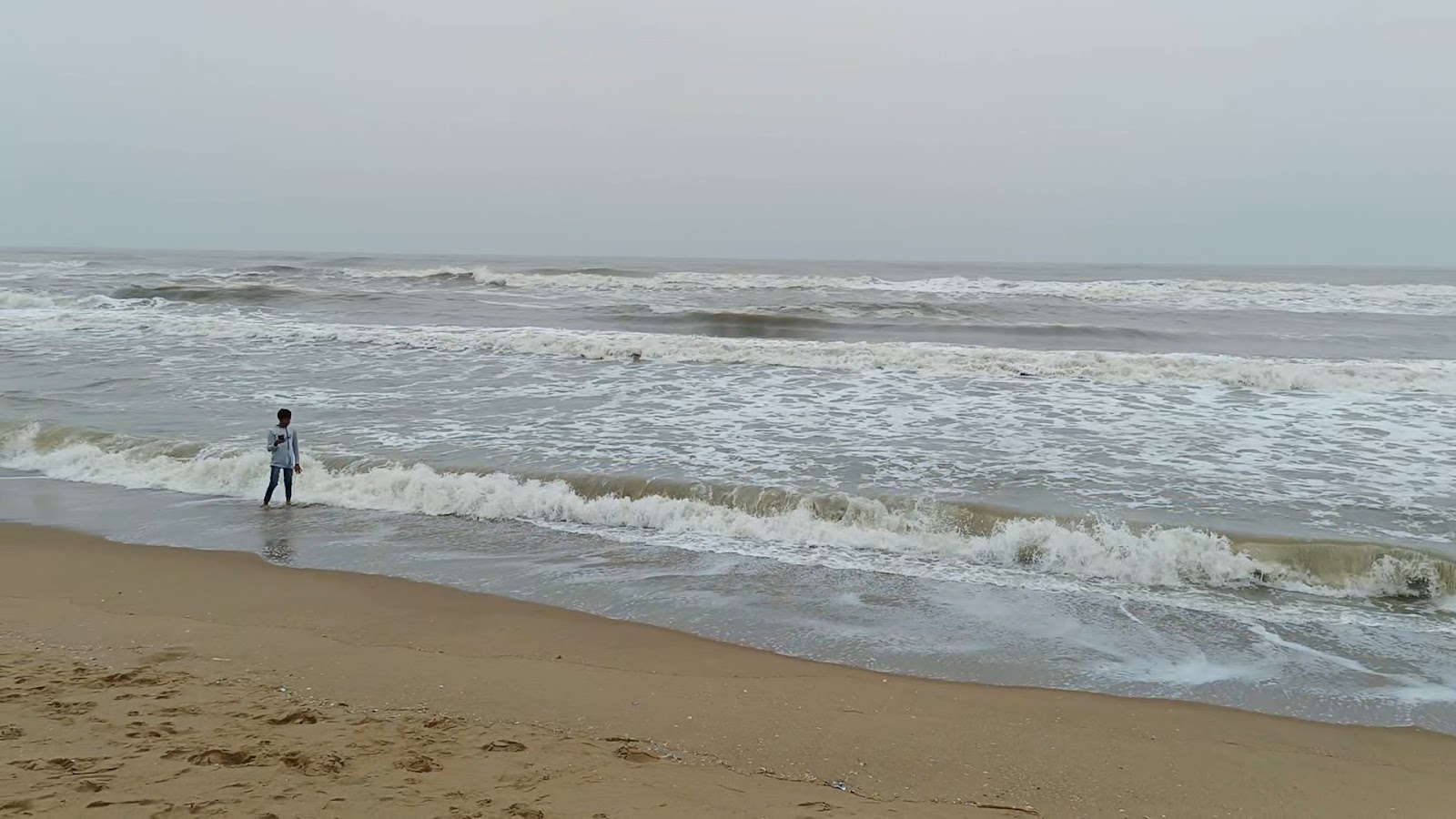 Φωτογραφία του Kotha Koduru Beach με επίπεδο καθαριότητας εν μέρει καθαρό