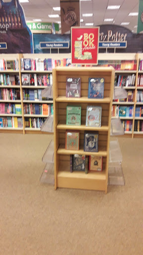 Book Store «Barnes & Noble Booksellers», reviews and photos, 1739 Olentangy River Rd, Columbus, OH 43212, USA