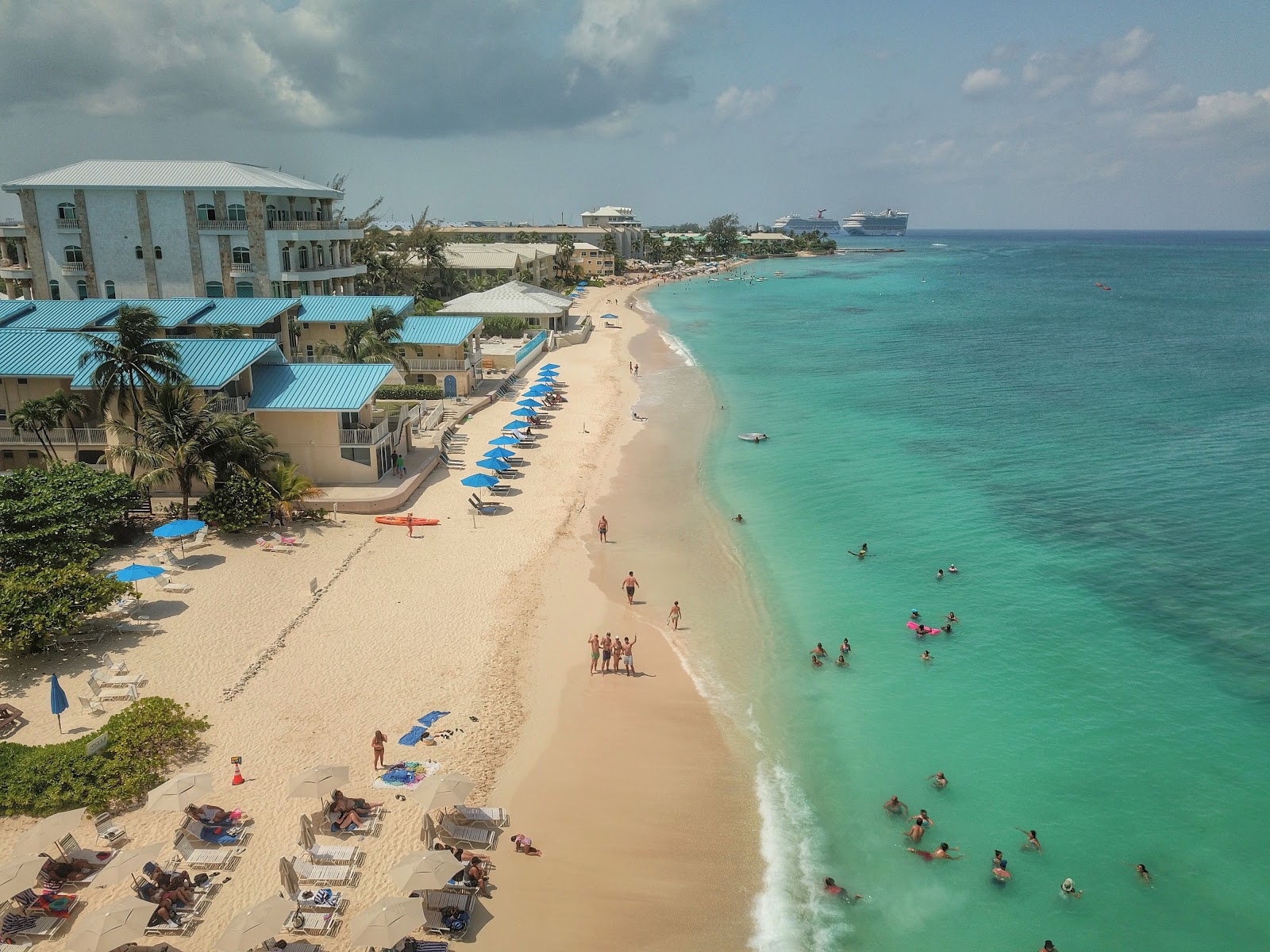 Foto von Strand der Royal Palms mit kurzer gerader strand