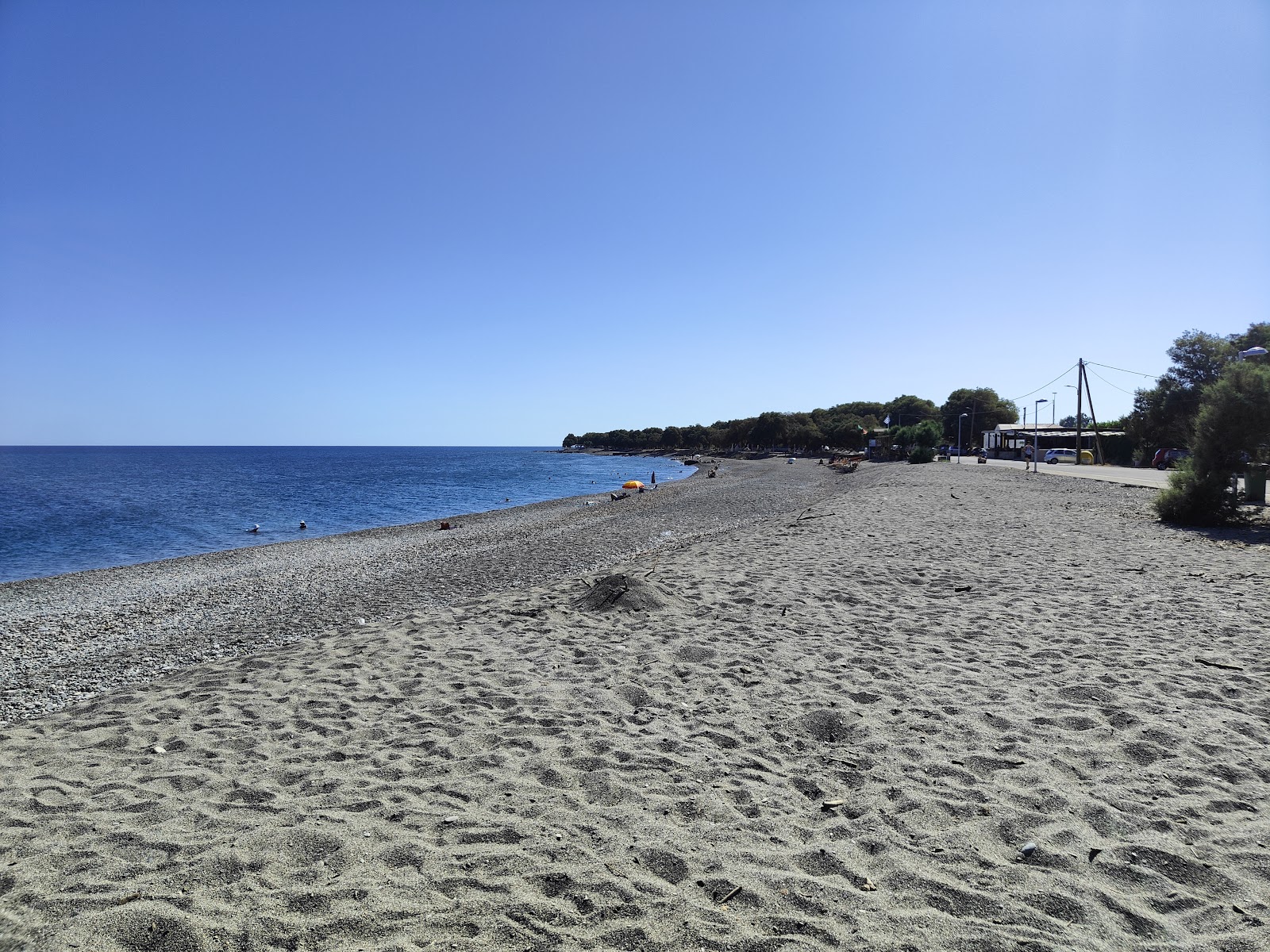 Tavronitis Beach'in fotoğrafı - rahatlamayı sevenler arasında popüler bir yer