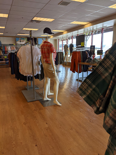 Clothing Store «Eddie Bauer Outlet», reviews and photos, 8130 Factory Shops Blvd, Jeffersonville, OH 43128, USA