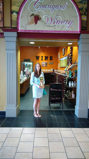 Shopping Mall «Ross Park Mall», reviews and photos, 1000 Ross Park Mall Dr, Pittsburgh, PA 15237, USA