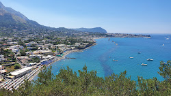 Foto von Arenile Di San Francesco Strand mit geräumige bucht