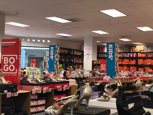 Shoe Store «Off Broadway Shoe Warehouse», reviews and photos, 8600 Ward Pkwy, Kansas City, MO 64114, USA