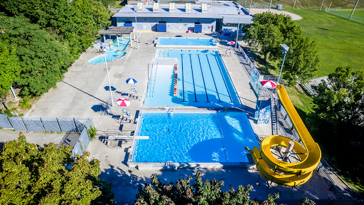 Outdoor swimming pools in Toronto