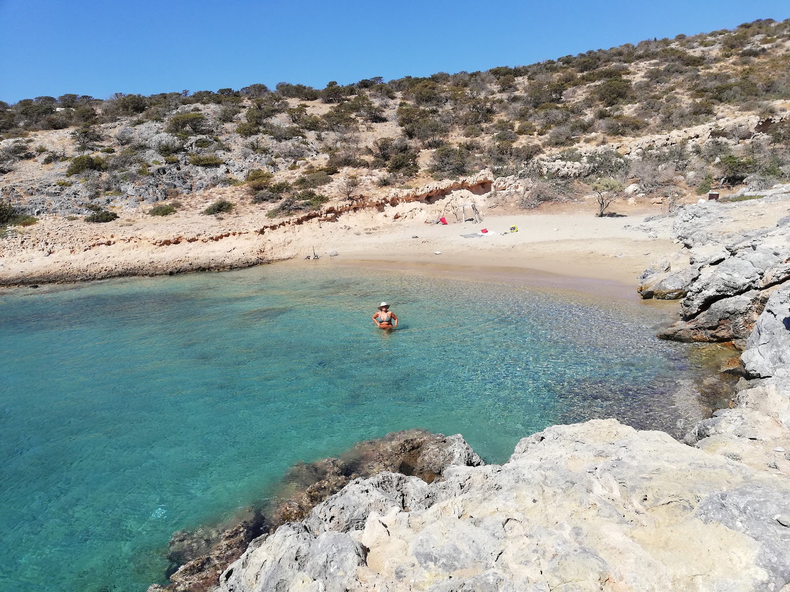 Foto de Gerolimionas beach com água cristalina superfície