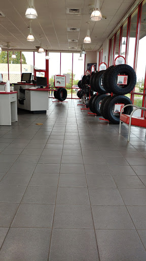 Tire Shop «Discount Tire Store - Eagan, MN», reviews and photos, 3575 Pilot Knob Rd, Eagan, MN 55122, USA