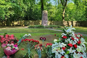 Ehrenfriedhof der sowjetischen Kriegsgefangenen image