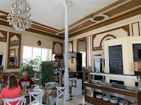Atmosphère du Restaurant Café Français à Saint-Amour - n°12