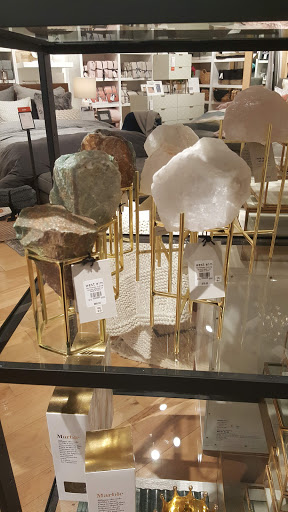 Furniture Store «west elm», reviews and photos, 1201 NW Couch St, Portland, OR 97209, USA