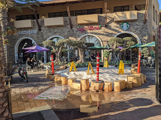Shopping Mall «Flower Hill Promenade», reviews and photos, 2720 Via De La Valle, Del Mar, CA 92014, USA
