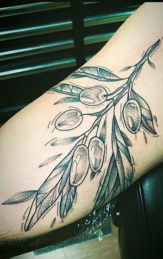Explore kintsugi tattoo ideas, creative tattoo ideas in Farmingdale, available at Tattoo Ritual