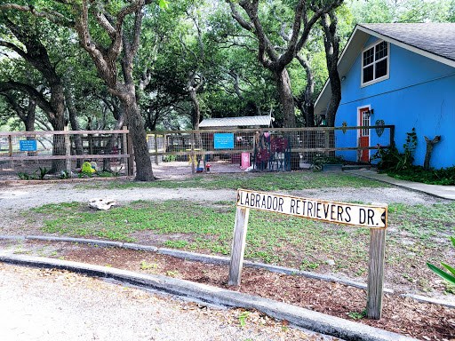 Kennel «Sandy Oaks Kennel, Daycare and Spaw», reviews and photos, 146 Lamar Dr, Rockport, TX 78382, USA