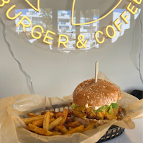 Photos du propriétaire du Restaurant de hamburgers Aura Burger and Coffee - Burger à la française - Café - Service Livraison - La Grande-Motte - n°2