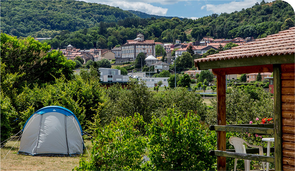 Camping Pierre et Sources - Onlycamp à Volvic (Puy-de-Dôme 63)